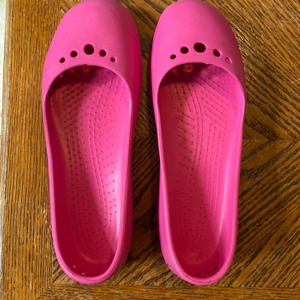 Croc Ballet Flats, size 9, hot pink.  Rarely worn but oh so comfortable!